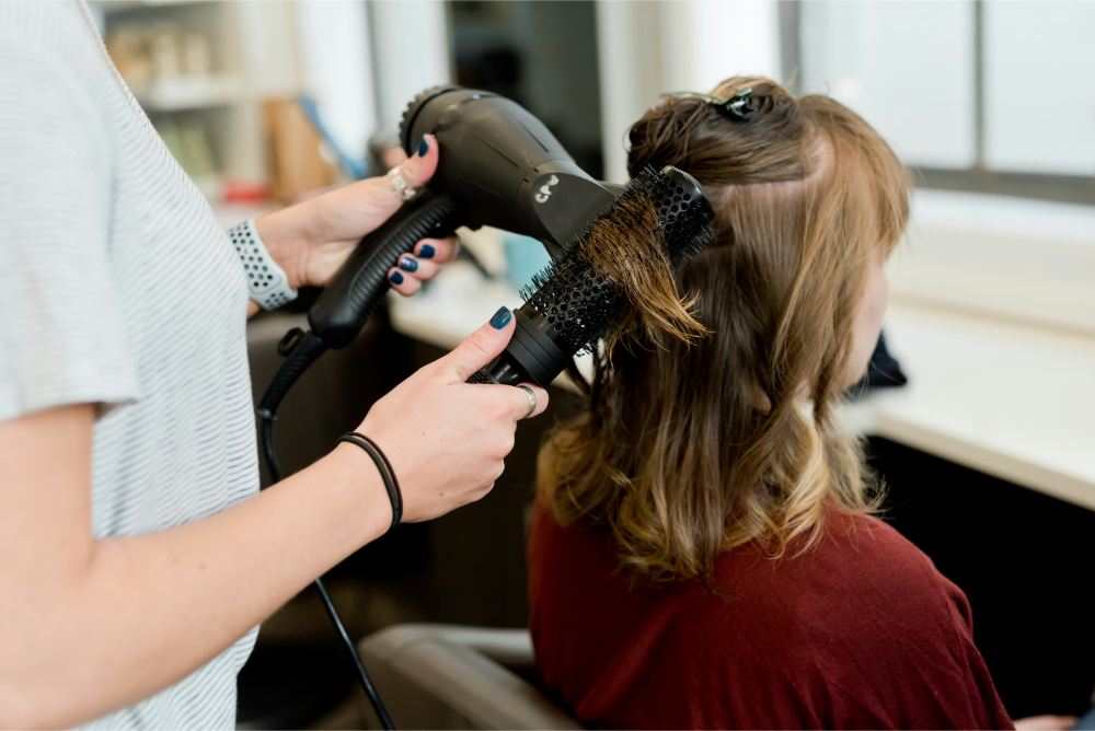 Beauté Capillaire Sur-Mesure : Coiffure, Prothèses et Soins Spécialisés